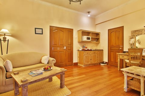 Junior Suite, Ocean View | Private kitchenette | Fridge, coffee/tea maker, electric kettle