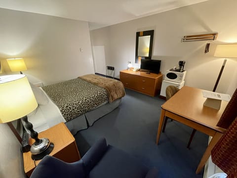 Room, Non Smoking | Iron/ironing board, rollaway beds, free WiFi