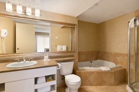 Deluxe Suite, 1 King Bed with Sofa bed, Non Smoking, Jetted Tub (Kitchen) | Jetted tub