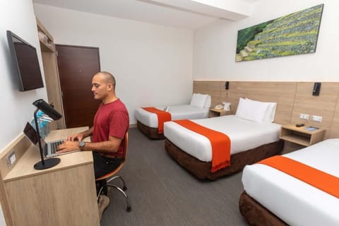 Traditional Room, 3 Twin Beds | In-room safe, desk, soundproofing, free WiFi