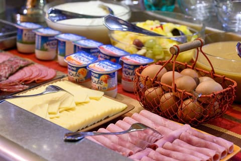 Daily buffet breakfast (EUR 10.5 per person)