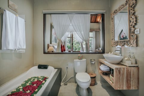 Suite, Pool Access (with Daily Afternoon Tea) | Bathroom | Separate tub and shower, rainfall showerhead, free toiletries