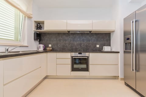 Deluxe Apartment, 2 Bedrooms, Terrace | Private kitchen | Full-size fridge, microwave, oven, stovetop