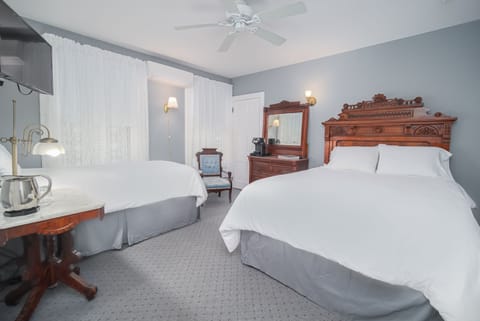 Room (Roberts Room) | Premium bedding, individually decorated, iron/ironing board, free WiFi