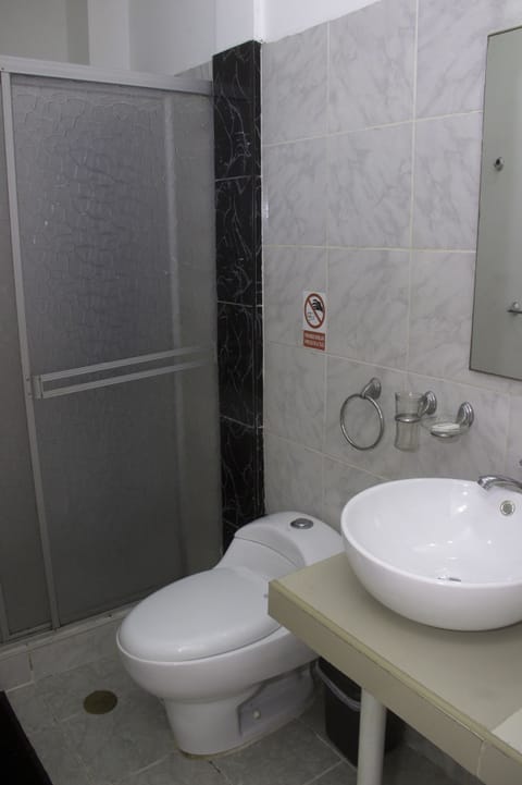 Single Room (with Air Conditioning) | Bathroom | Towels