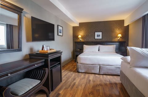 Luxury Triple Room | Premium bedding, down comforters, Select Comfort beds, minibar