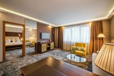 Suite, 1 Bedroom | 1 bedroom, premium bedding, minibar, in-room safe