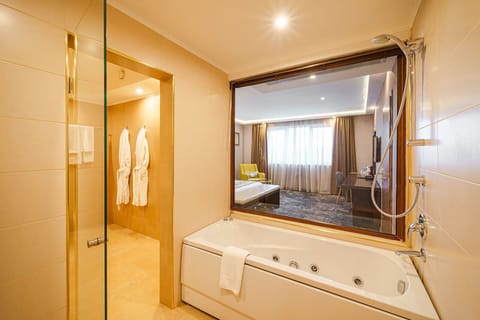 Suite, 1 Bedroom | 1 bedroom, premium bedding, minibar, in-room safe