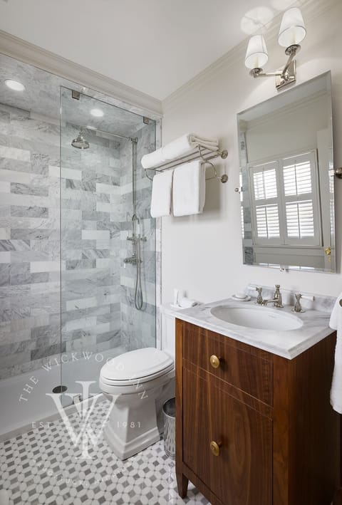 #11 | Bathroom | Designer toiletries, hair dryer, bathrobes, slippers