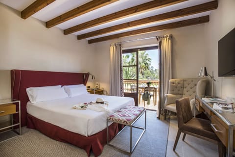 Deluxe Double Room, Balcony (Tramuntana) | Hypo-allergenic bedding, down comforters, memory foam beds, minibar