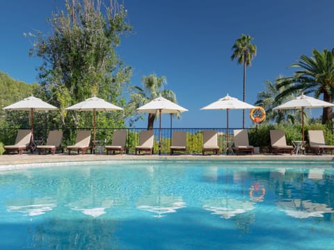Outdoor pool, open 10:00 AM to 7:00 PM, pool umbrellas, sun loungers