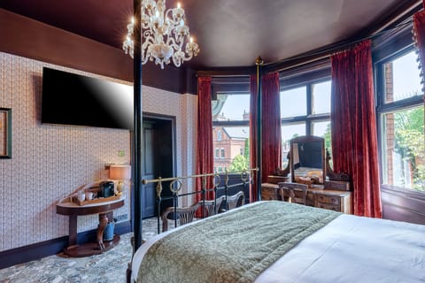 Four Poster Double Room | 1 bedroom, individually decorated, individually furnished, desk