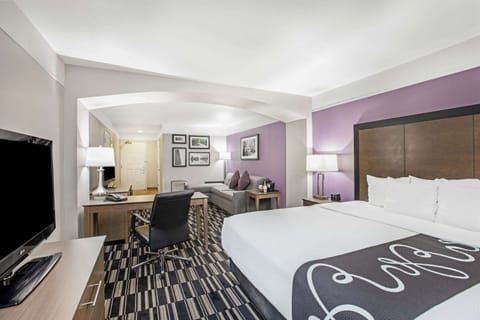 Suite, 1 Bedroom, Non Smoking | Premium bedding, in-room safe, desk, iron/ironing board