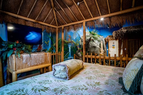 Room (Hawaiian Paradise II) | Premium bedding, individually decorated, individually furnished