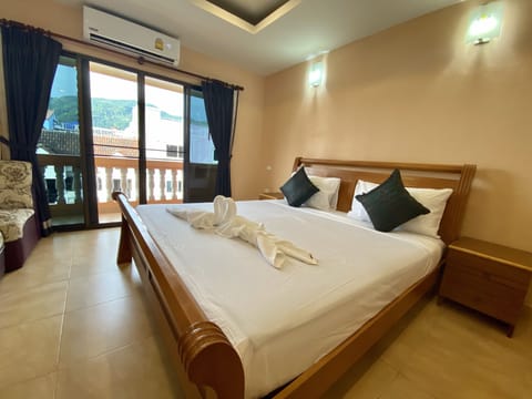 Grand Double Room, 1 Double Bed, City View | In-room safe, desk, free WiFi