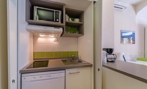 In-room safe, iron/ironing board, free WiFi, bed sheets