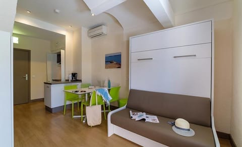 In-room safe, iron/ironing board, free WiFi, bed sheets