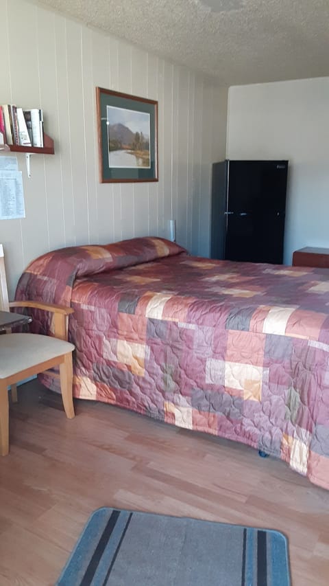 Single Room, 1 Queen Bed | Free WiFi, bed sheets
