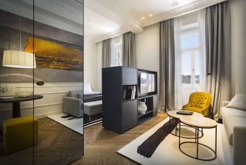 Piazza | Living area | LCD TV