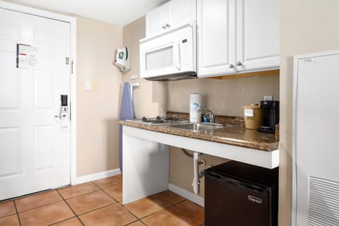 Ocean View 2 Queens Accessible | Private kitchenette | Mini-fridge, microwave, coffee/tea maker