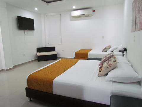 Quadruple Room | Free WiFi, bed sheets