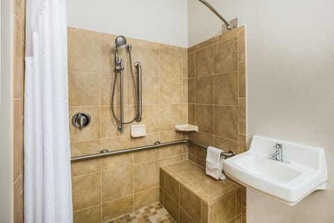 Standard Room, 1 King Bed, Accessible (Communication, Roll-In Shower) | Bathroom | Free toiletries, hair dryer, towels