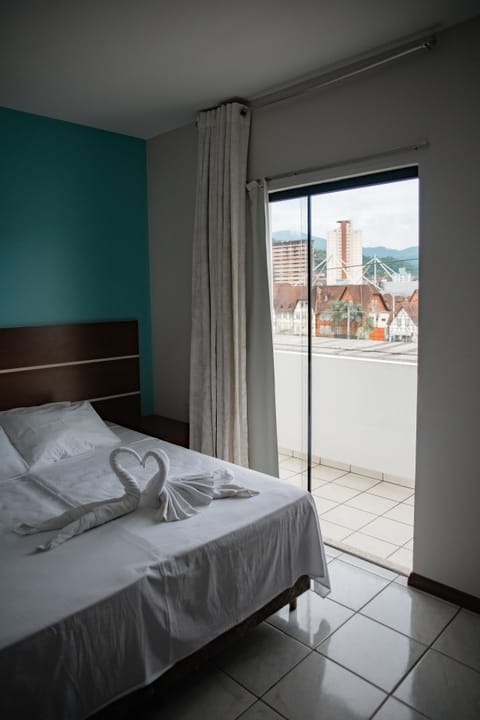 Quintuple Standard Room | Minibar, blackout drapes, free WiFi, wheelchair access