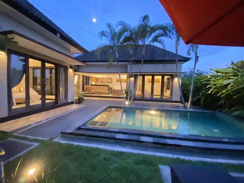 2 Bedroom Private Pool Villa | Minibar, in-room safe, desk, laptop workspace