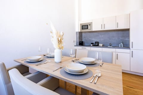 Superior Apartment, 2 Bedrooms (Extra Large) | In-room dining