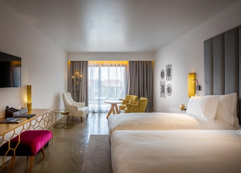 Deluxe Room | Premium bedding, pillowtop beds, minibar, in-room safe