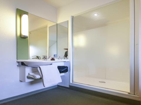 Twin Room with Bunk Bed | Desk, soundproofing, free WiFi, bed sheets