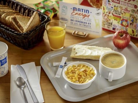 Buffet breakfast on weekdays (EUR 6.90 per person)