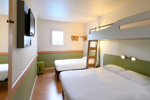 Standard Room, 1 Double Bed | Desk, iron/ironing board, free WiFi, bed sheets