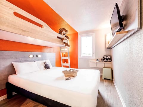 Triple Room, Multiple Beds | Premium bedding, desk, soundproofing, free WiFi