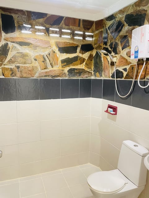 Deluxe Bungalow | Bathroom | Shower, towels