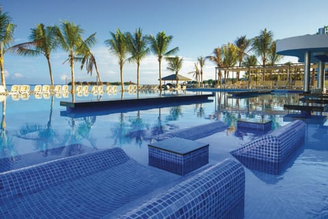 3 outdoor pools, pool umbrellas, sun loungers