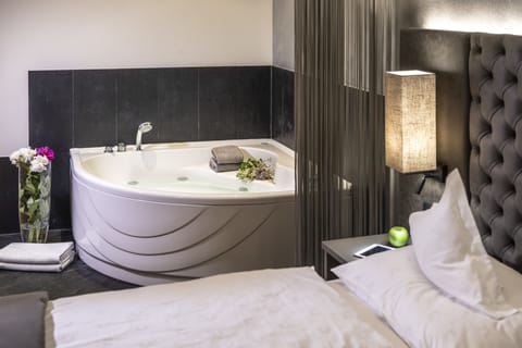 Junior Suite | Private spa tub