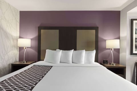 Premium Room, 1 King Bed, Non Smoking | Premium bedding, pillowtop beds, desk, blackout drapes