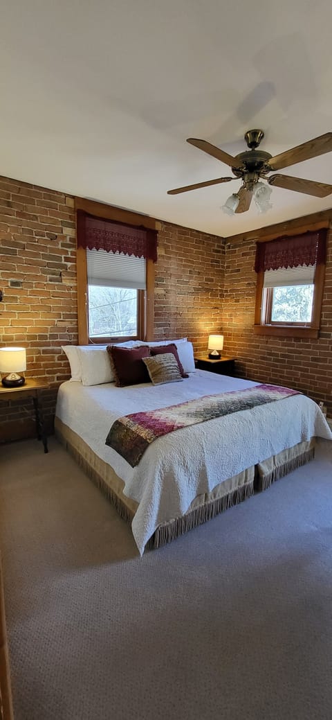 The Wild Raspberry Room | Free WiFi, bed sheets