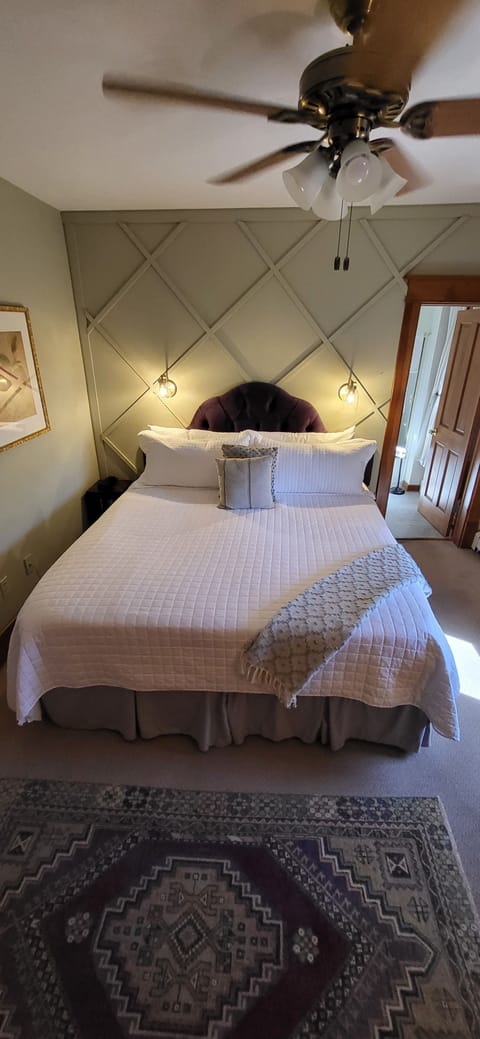 The Sugar Plum Room | Free WiFi, bed sheets