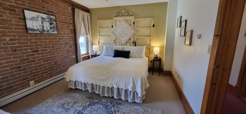 The Apple Blossom Room | Free WiFi, bed sheets