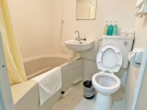 Triple Room | Bathroom | Combined shower/tub, hair dryer, slippers, towels