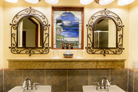 Signature Double Room (Great Room) | Bathroom sink