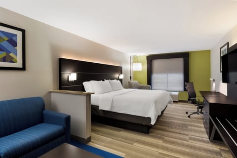 Suite, 1 King Bed (Living Area) | In-room safe, desk, blackout drapes, soundproofing