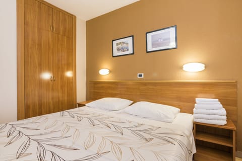 Premium Apartment (2+2 guests) | Free cribs/infant beds, free WiFi, bed sheets, alarm clocks