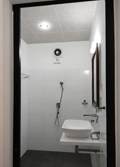 Standard Apartment, 1 King Bed, Kitchen, Garden View | Bathroom | Shower, free toiletries, hair dryer, towels