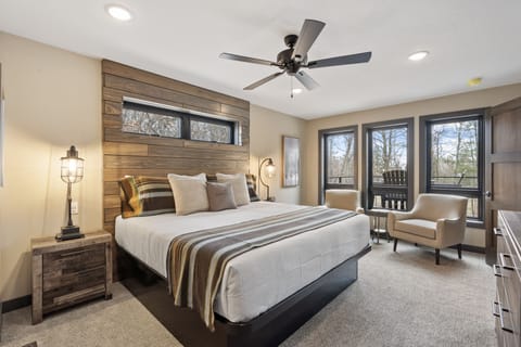 3 Bedroom Woodsmoke Cabin | Premium bedding, individually decorated, iron/ironing board, free WiFi