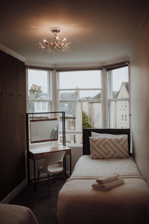 Standard Triple Room, Ensuite | Iron/ironing board, free cribs/infant beds, free WiFi, bed sheets