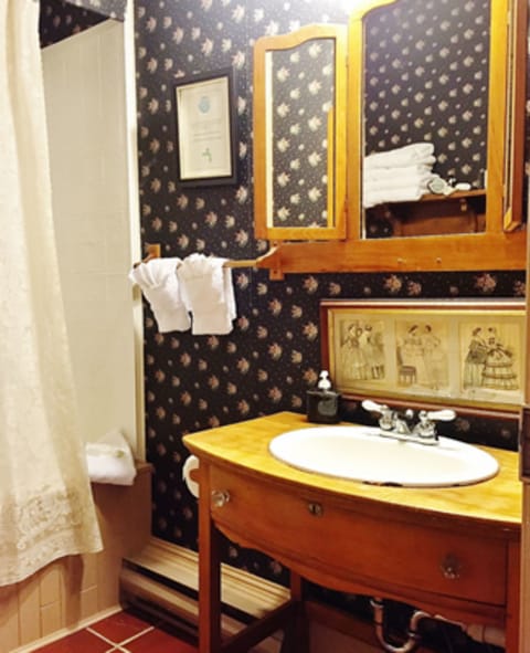 Room, Private Bathroom (Back Creek) | Bathroom | Hair dryer, bathrobes, towels