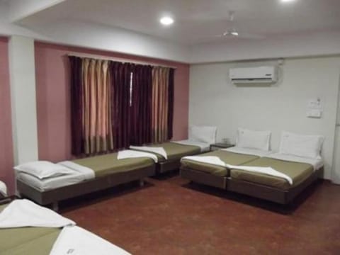 Family Room, Multiple Beds | Premium bedding, free WiFi